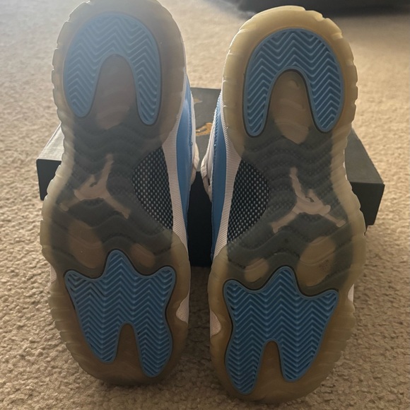 Jordan Kids Sneakers in Blue and White - Picture 3 of 4